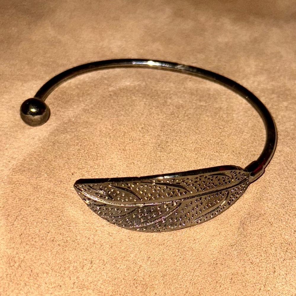 Leaf bracelet
